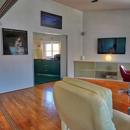 Poet Apartment Ljubljana Luaran gambar