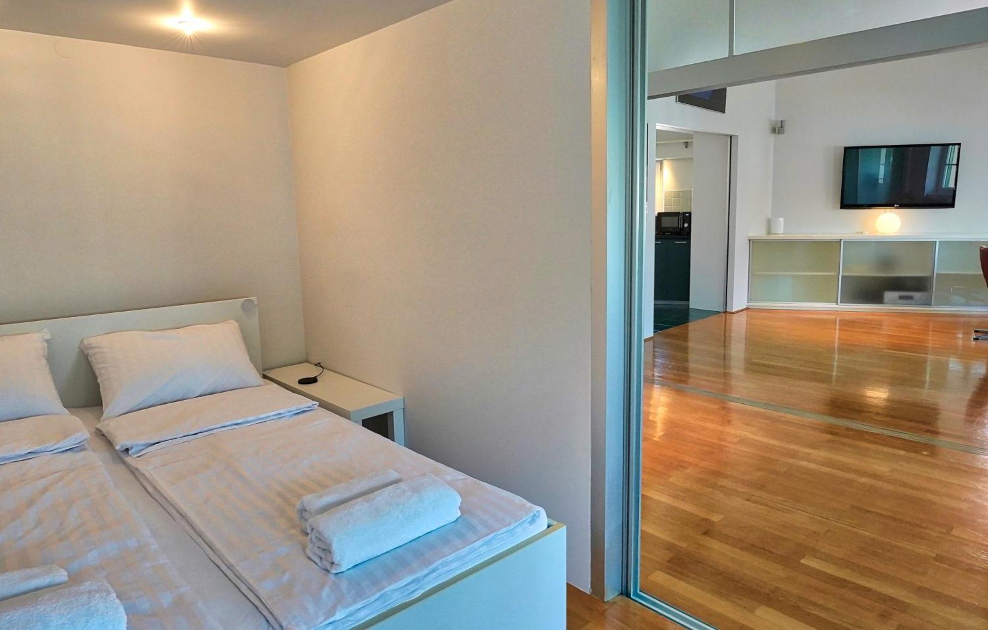 Poet Apartment Ljubljana Luaran gambar
